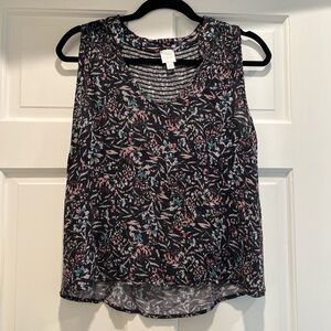 Women’s Roan + Ryan Black Floral V-Neck Tank Top. XS.